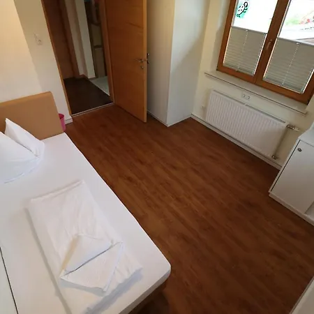 Fuchs Bed & Breakfast 3*