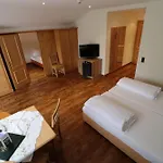 Bed & Breakfast Fuchs 4*